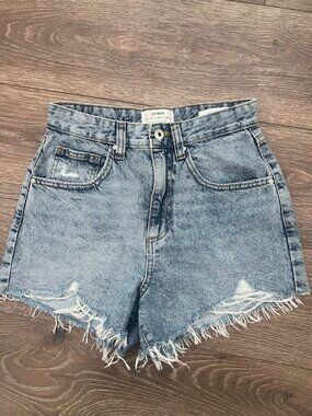 Cotton On Blue Raw Hem High Rise Mom Denim Shorts Size 4